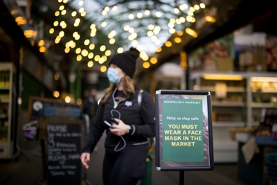 Calls for masks outside in UK as London market imposes rule