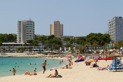 Spanish crack down on hard drinking Majorca tourists