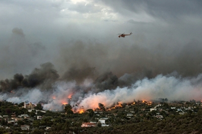 Fire at their backs, Greek elderly flee with grandchildren