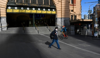 Tears and anguish as Melbourne sinks further into lockdown