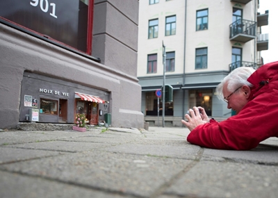 Tiny mouse-size art proves a hit in Sweden