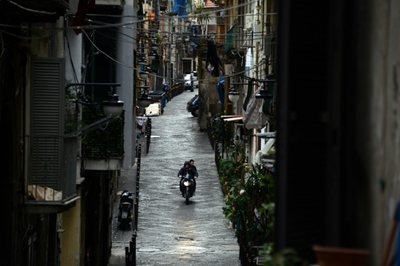 Italy holds tobacconist after lottery ticket 'grab and run'
