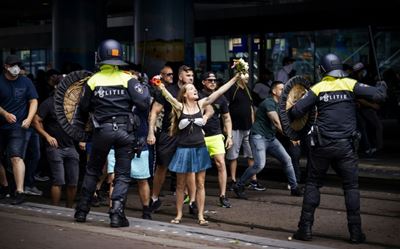 Dutch arrest hundreds at virus protest clashes