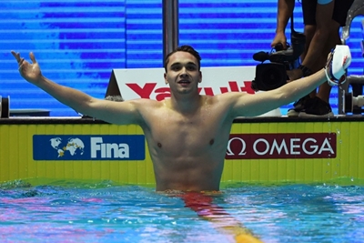 Catch me if you can, warns Milak after smashing Phelps record