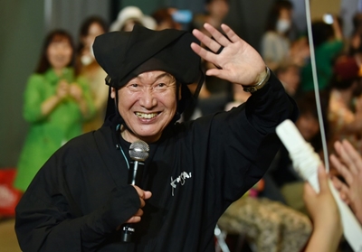 Japanese fashion designer Kansai Yamamoto dead at 76