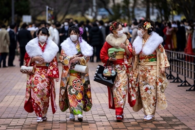 Japan extends strict border measures as coronavirus cases soar