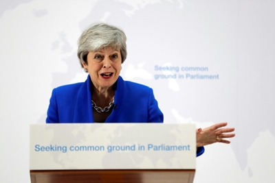 British government postpones Brexit vote
