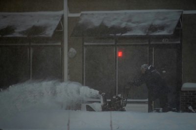 Powerful winter storm slams into eastern US