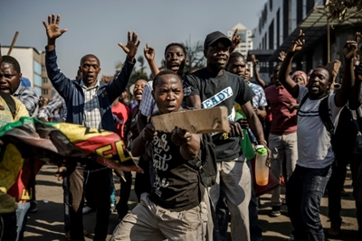 Tense Zimbabwe awaits vote results 