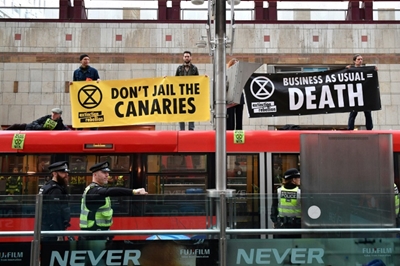 Climate protests hit London's bustling financial hub