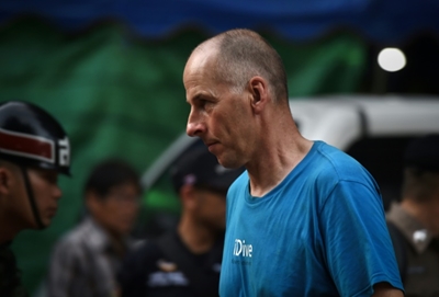 Diver describes 'massive relief' finding trapped Thai boys in cave