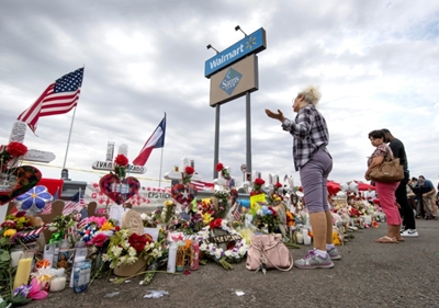 Trump faces hostility on visits to massacre sites