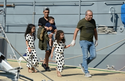 Aquarius migrants finally disembark in Malta