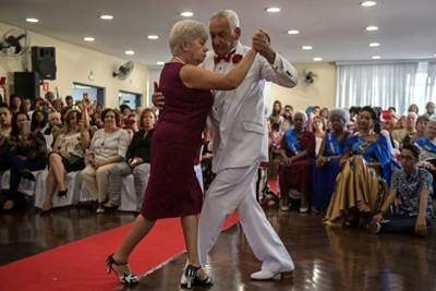 Turn back time? Study hints at way to halt decline as we age