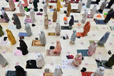 Muslims start Ramadan under the shadow of the coronavirus