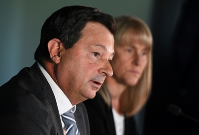 Cricket Australia chairman urged to quit after ball-tampering review