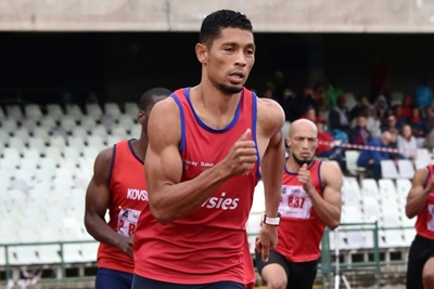'Jogging' Van Niekerk claims another victory on comeback trail 