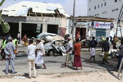 4 killed in car bombing near Somalia parliament