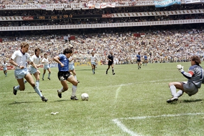 Maradona 'truly great' but 'hand of god' still riles Shilton