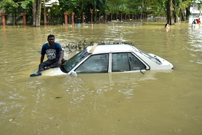 14 dead, 70,000 displaced in Malaysian floods