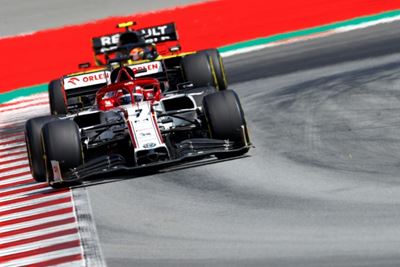 Twice round the world: Raikkonen breaks long distance F1 record
