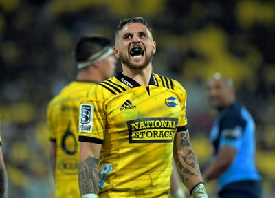 Hurricanes hold off Highlanders for 'massive' Super Rugby win