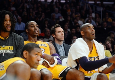 Bryant's towel fetches $33,000 at auction, report
