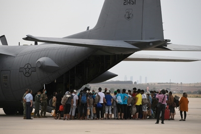 Afghans race to flee Taliban after Biden confirms airlift deadline