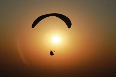 Aussie 91-year-old survives paragliding crash