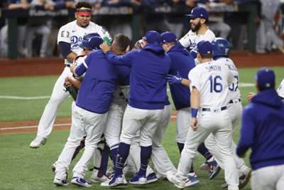 Dodgers end World Series drought with 3-1 victory over Rays
