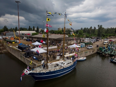'Unique' boat built by homeless Poles prepares to set sail