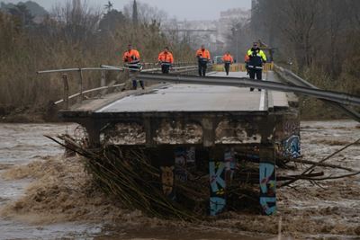 Seven dead in Spain as winter storms lash coast