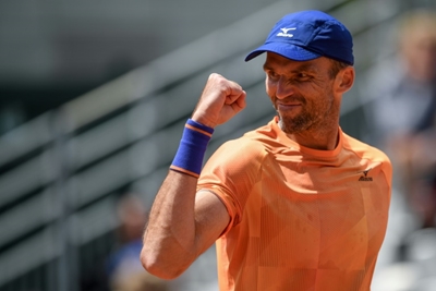 77 years young! Karlovic beats Lopez in Roland Garros' oldest match-up