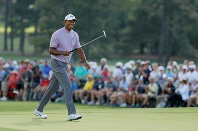 Molinari seizes Masters lead with Woods, Finau two back