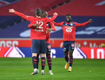 Lille sink Lorient to revive pursuit of PSG