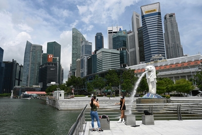 Singapore tightens virus curbs after infections spike