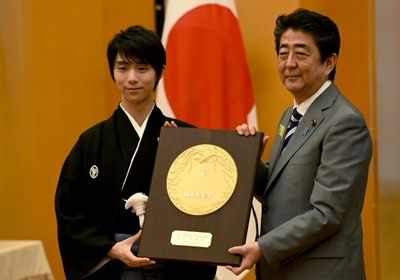 Figure skating 'Ice Prince' Hanyu snags top Japan award