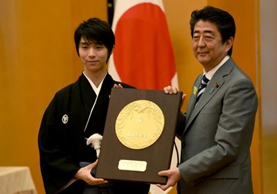 Figure skating 'Ice Prince' Hanyu snags top Japan award