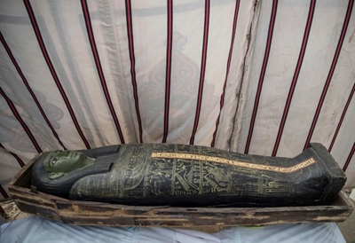 Egypt unveils treasures found at ancient site