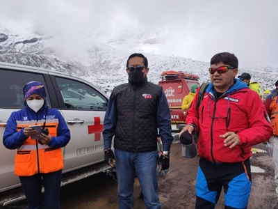3 dead, 3 missing after avalanche on Ecuador volcano: officials