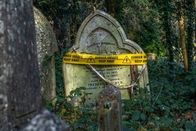 Climate change threatens London's Karl Marx cemetery