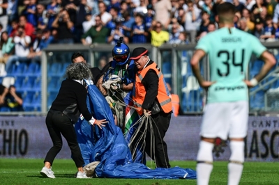 Parachutist gatecrashes Inter Milan's win at Sassuolo