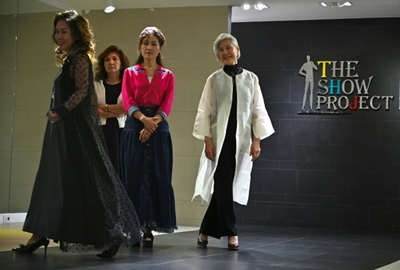Senior models bridge South Korea's age divide