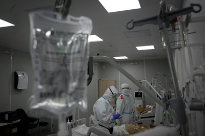 Russians sickened by virus surge feel lucky to be in well-off Moscow