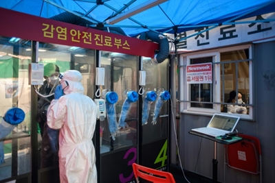 South Korea dials up virus testing with hospital 'phone booths'