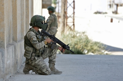 Russian forces head for Syrian-Turkish border in blow to Kurds