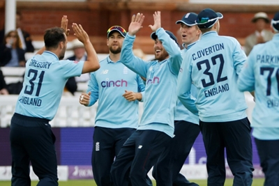 All-round Gregory stars as England clinch Pakistan series