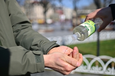 Turks fight coronavirus with secret weapon: eau de cologne