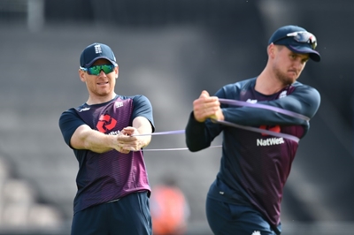 England launch World Cup bid against SA