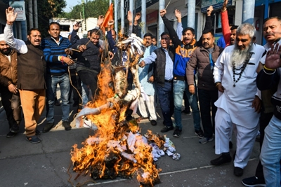 Indian police shoot dead suspects in rape-murder
